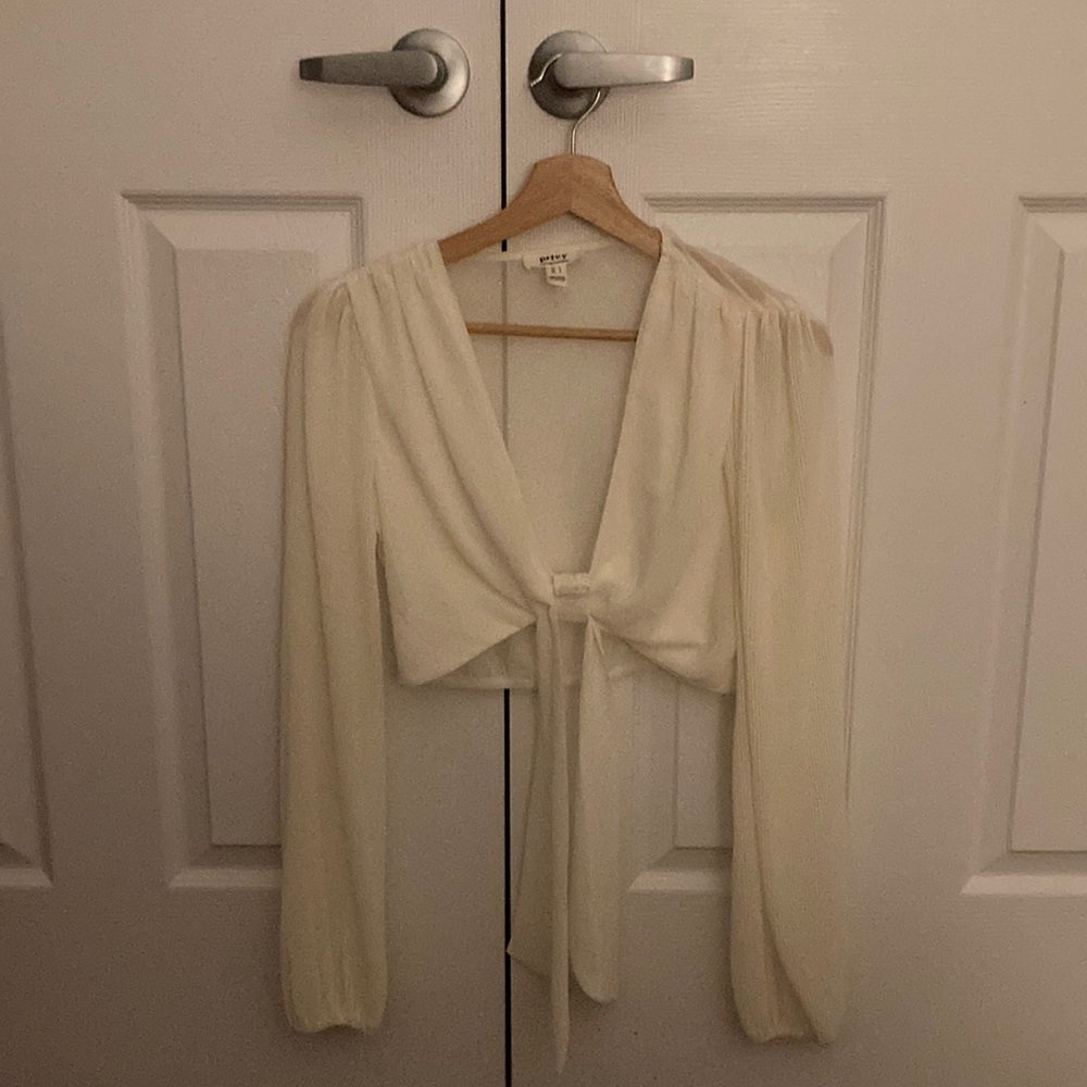 Small white top from Privy